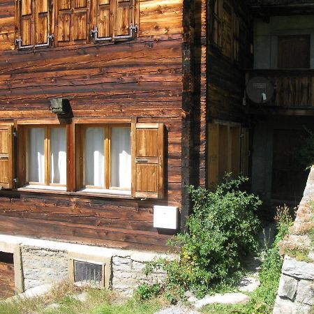 Alpia 26 - Zwei Zimmerwohnung In Traditionellem Walliser Haus Gasenried 외부 사진