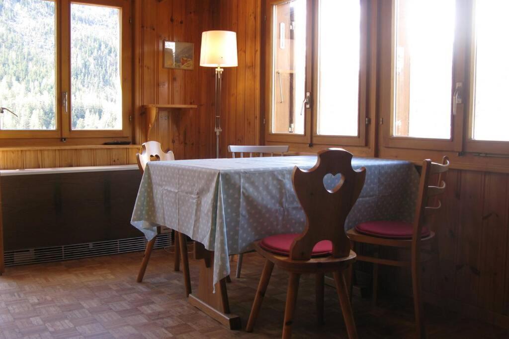 Alpia 26 - Zwei Zimmerwohnung In Traditionellem Walliser Haus Gasenried 외부 사진