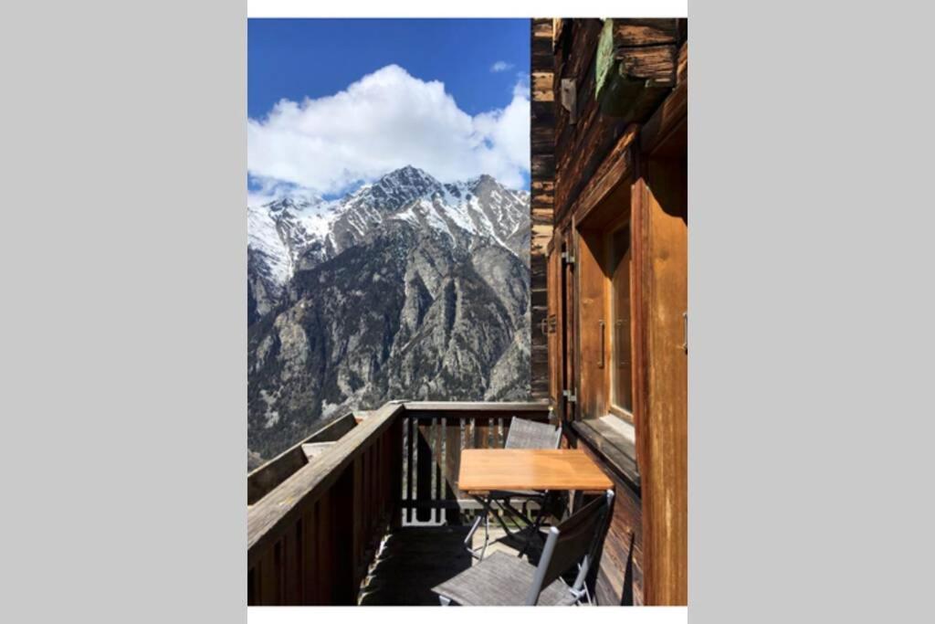 Alpia 26 - Zwei Zimmerwohnung In Traditionellem Walliser Haus Gasenried 외부 사진