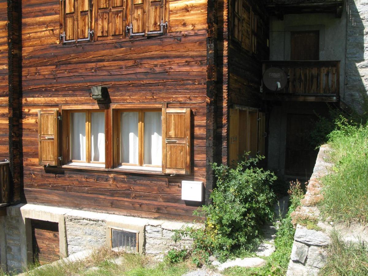 Alpia 26 - Zwei Zimmerwohnung In Traditionellem Walliser Haus Gasenried 외부 사진